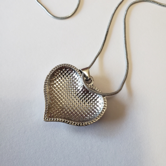 Exquisite Heart-Shaped Rhinestone Pendant Necklace - Dazzling Zinc Alloy Jewelry - Picture 4 of 7